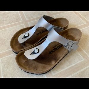 EUC Birkenstock Gizeh silver sandal 39